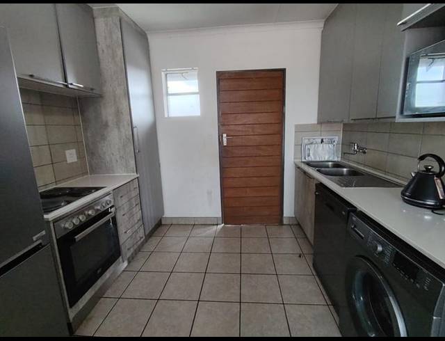 2 BEDROOM PROPERTY TO RENT IN MONAVONI